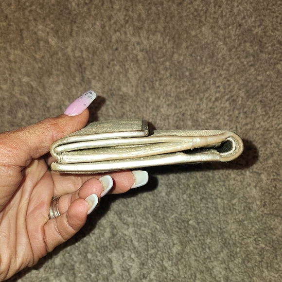 Gucci Beige and Gold Women's Wallet - Picture 7 of 11